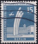 Obrázek k výrobku 49683 - 1956, Berlín, 145, Výplatní známka: Berlínské pohledy na město (II) - Památník leteckého mostu v Tempelhofu ⊙